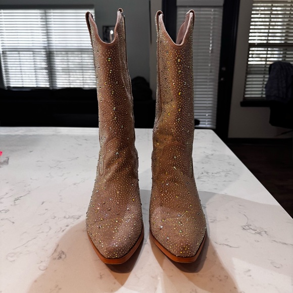 Sparkly Feminine Wide Calf Cowboy/Western Boots - Picture 3 of 10